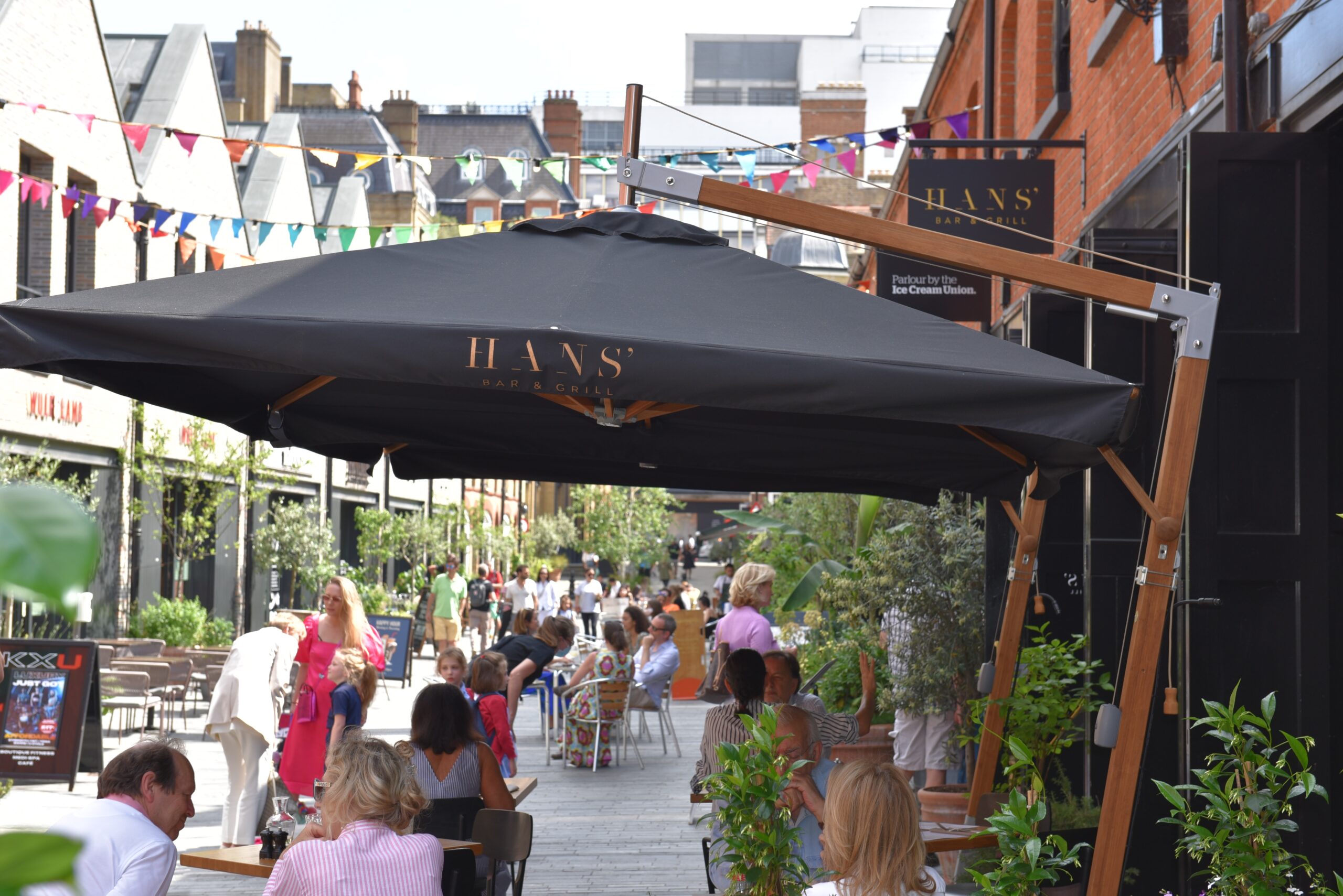 Sirocco Side Wind – Hans Bar and Grill - 2